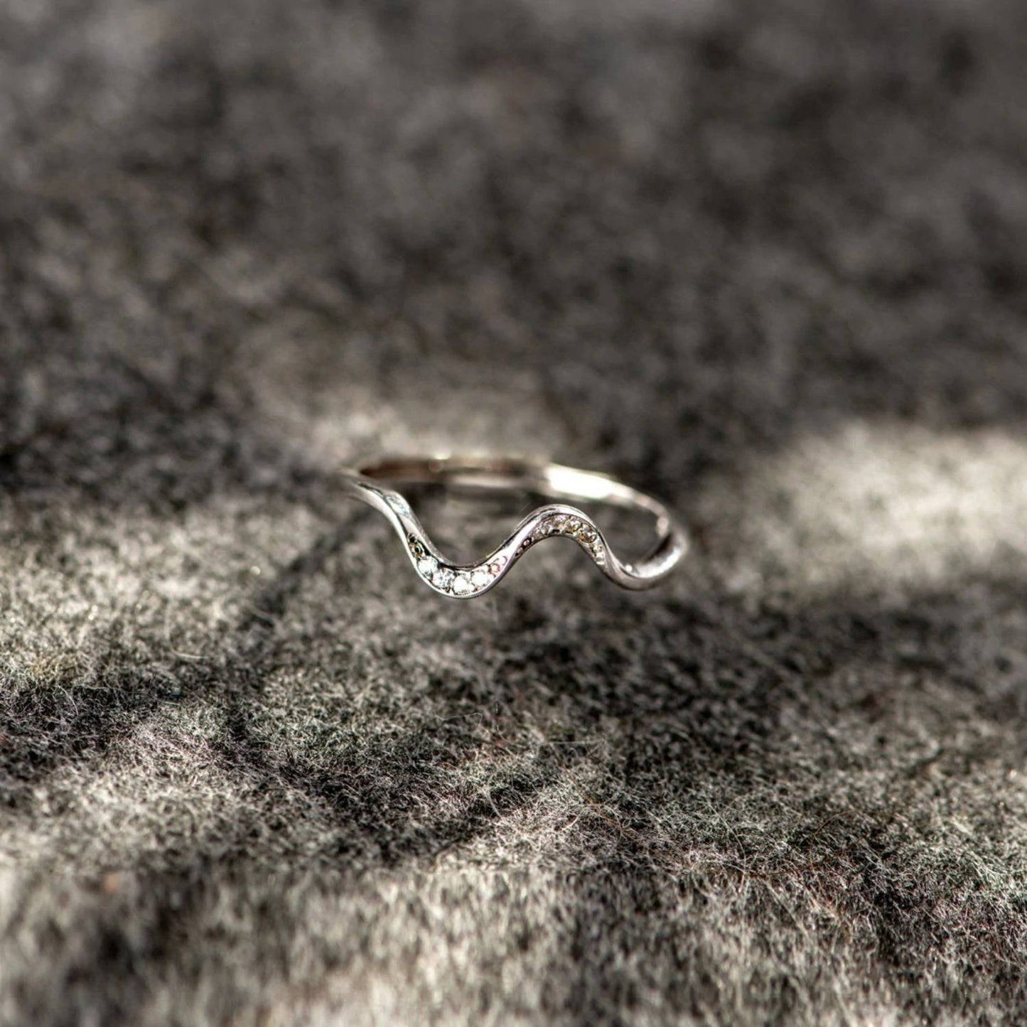 925 Sterling Silver Inlaid Zircon Wave Shape Ring - Carri's Cache