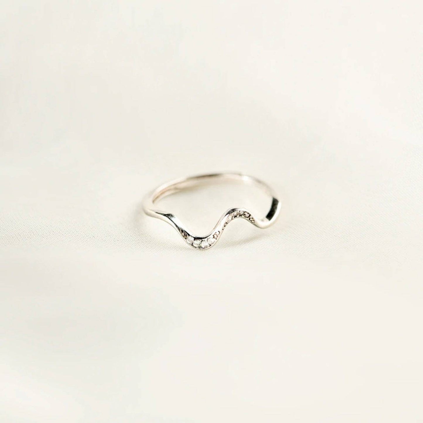 925 Sterling Silver Inlaid Zircon Wave Shape Ring - Carri's Cache