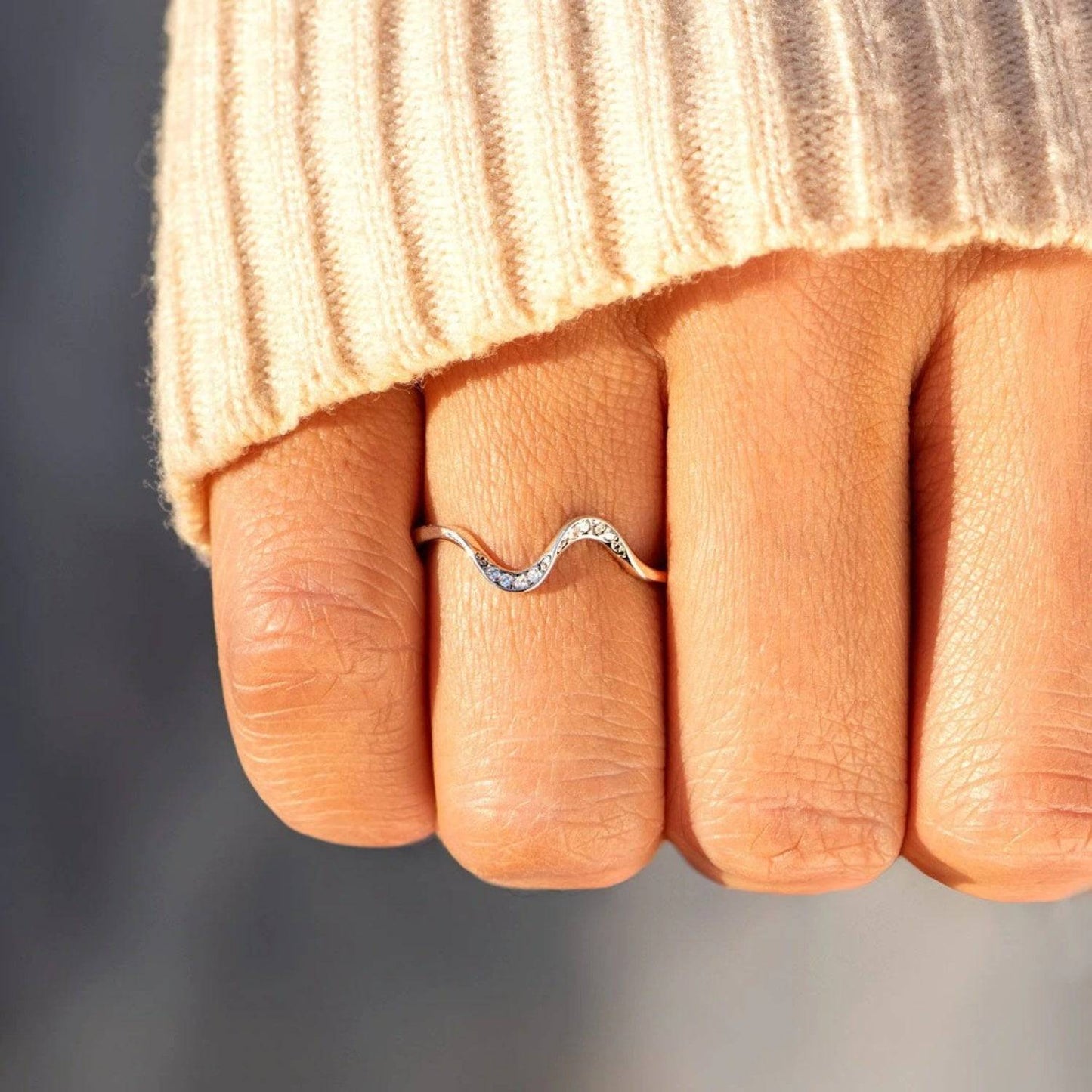 925 Sterling Silver Inlaid Zircon Wave Shape Ring - Carri's Cache