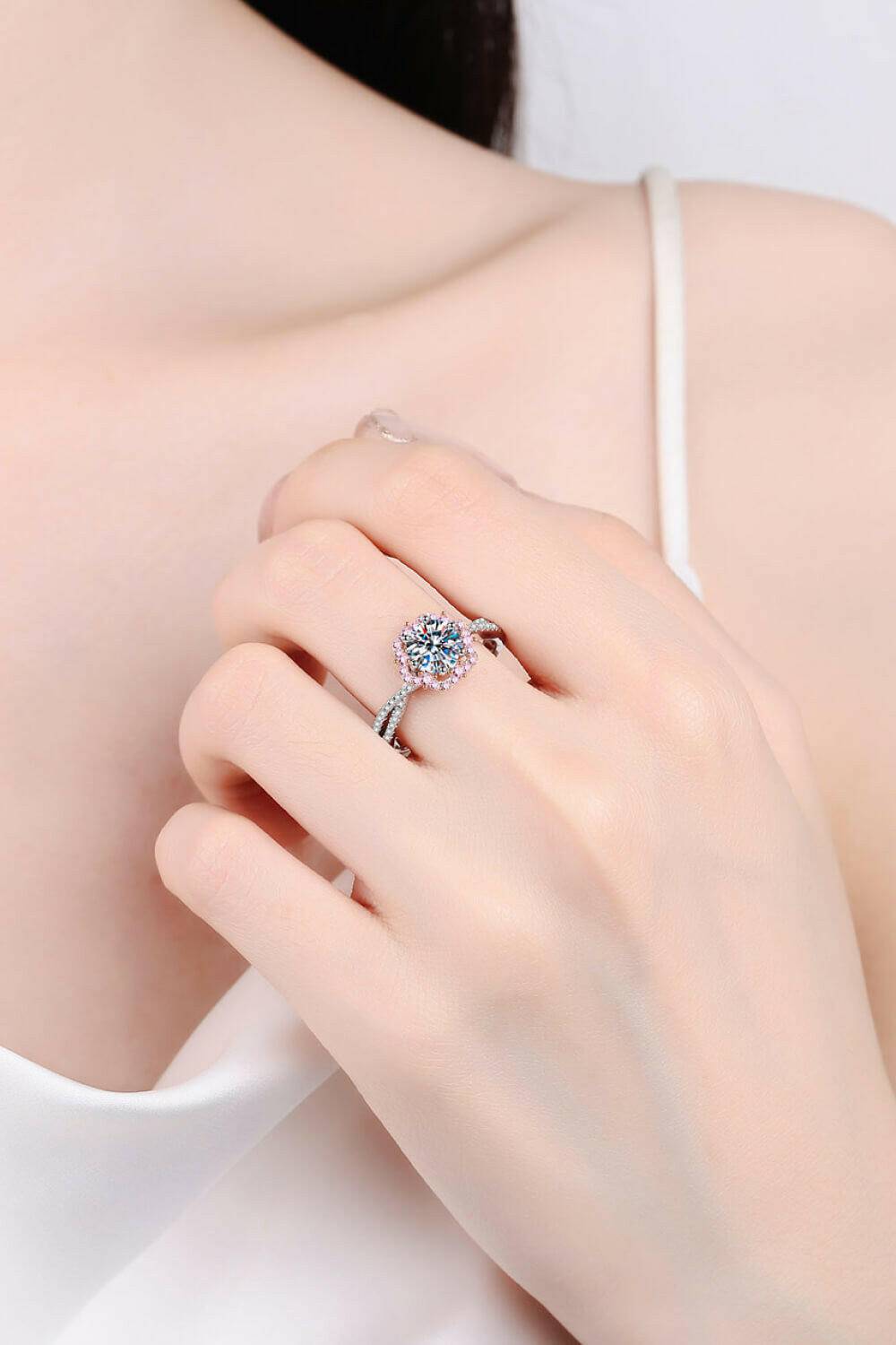 1 Carat Moissanite Flower-Shaped Crisscross Ring.